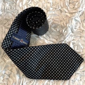New Tommy Hilfiger mens silk tie